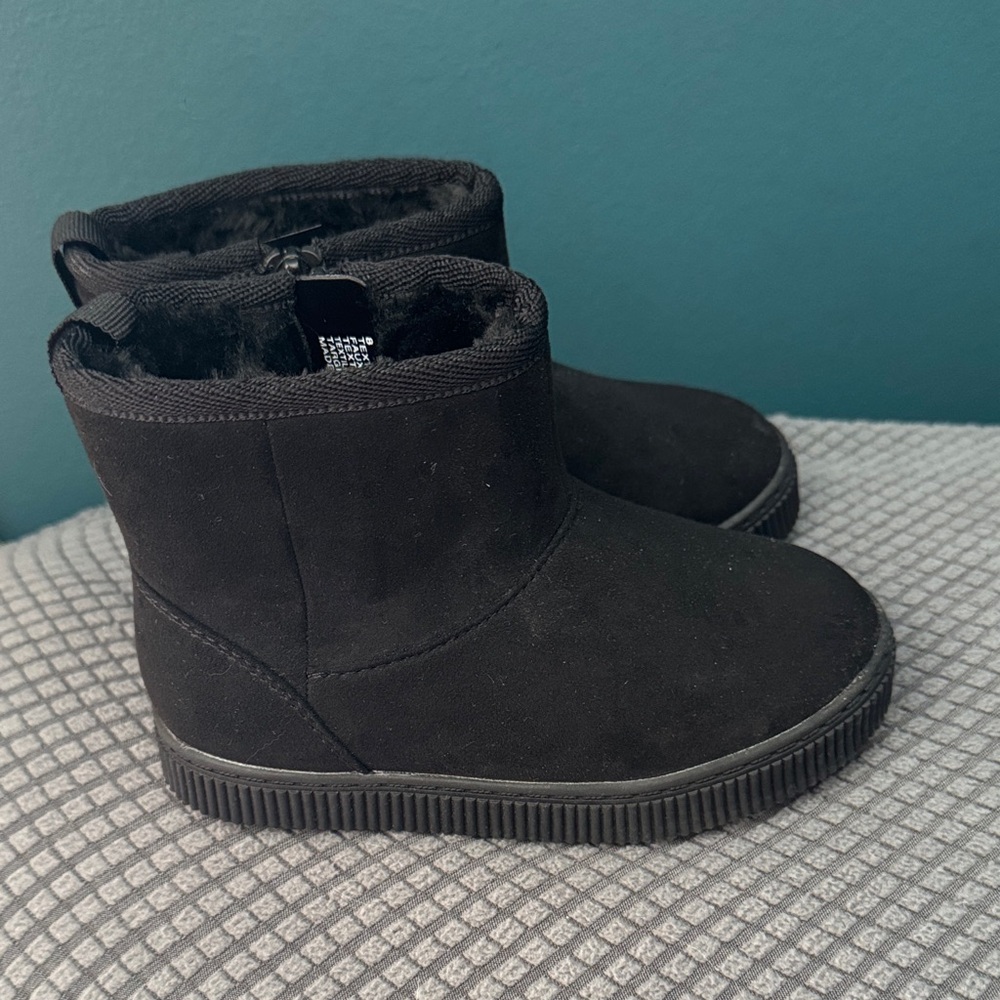 Cat & Jack- Size 8, Toddler, Black Ankle Boots with Fur Lining.